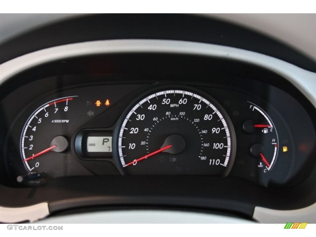 2013 Toyota Sienna V6 Gauges Photos