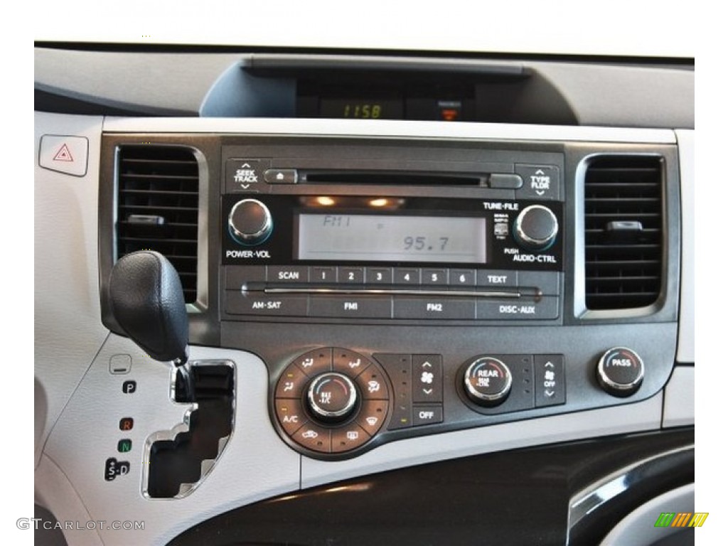 2013 Toyota Sienna V6 Controls Photo #82529087