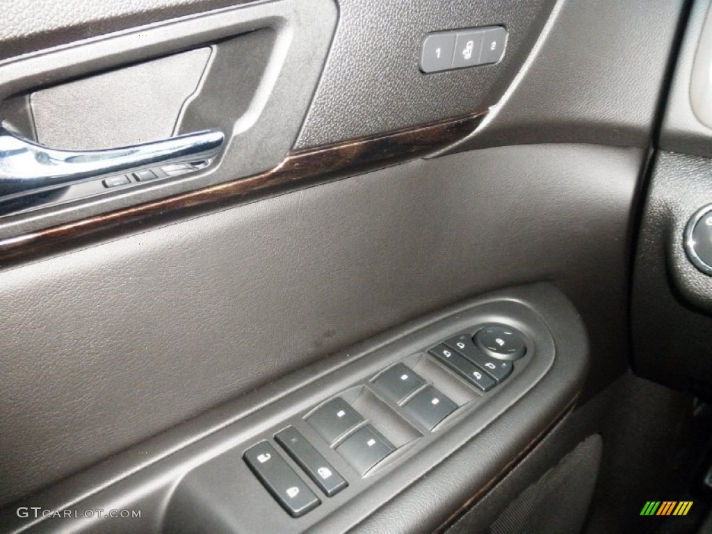 2014 GMC Acadia Denali AWD Controls Photo #82529245