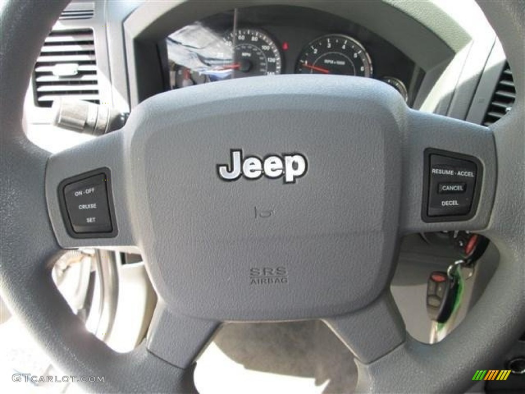 2006 Jeep Grand Cherokee Laredo Controls Photo #82529988