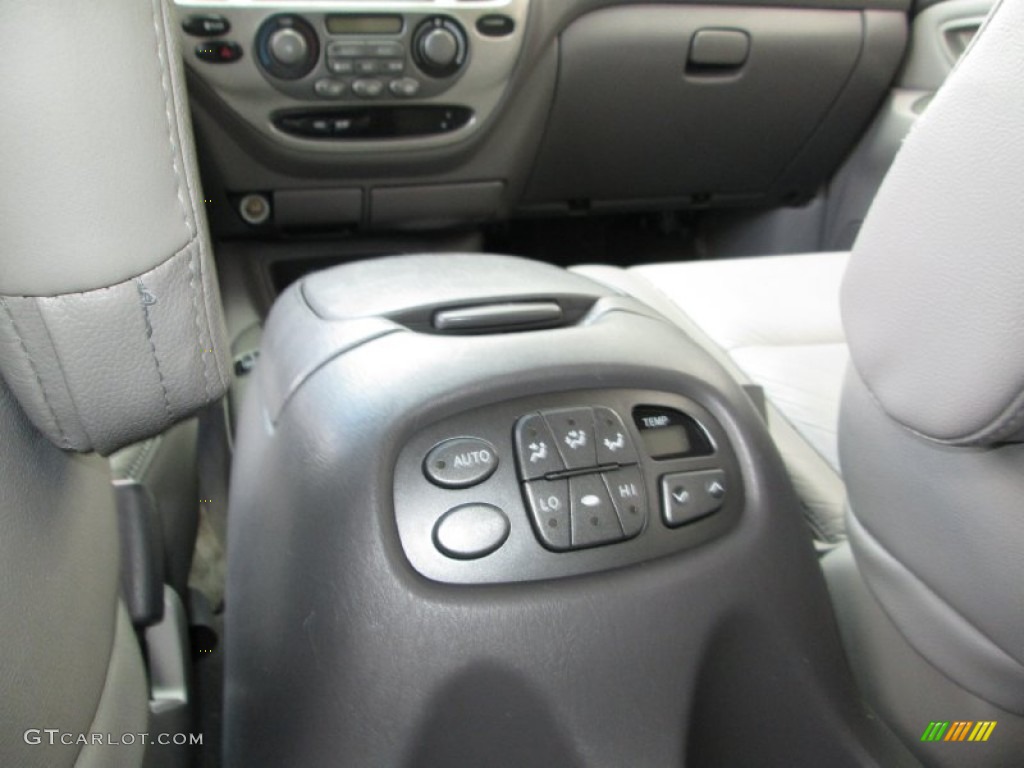 2002 Toyota Sequoia Limited 4WD Controls Photo #82531685