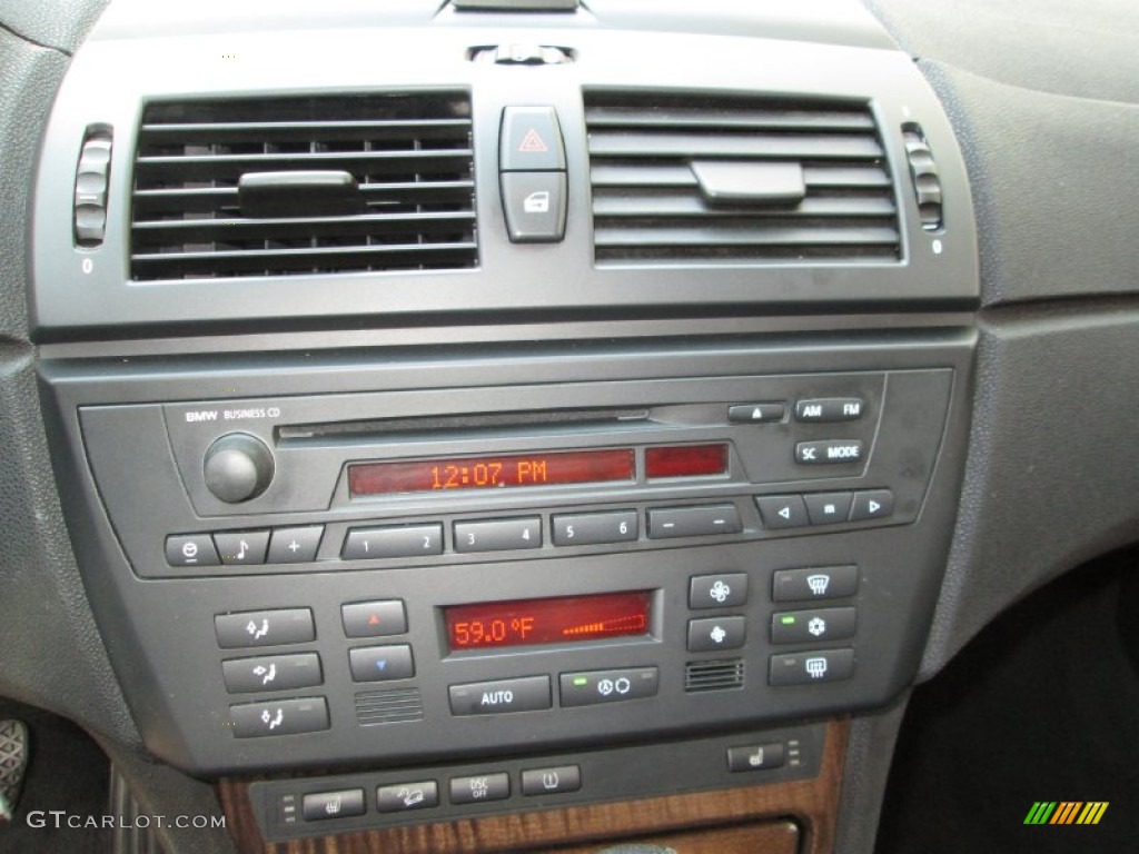 2005 BMW X3 3.0i Controls Photos