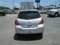 Brilliant Silver - Versa 1.8 S Hatchback Photo No. 6