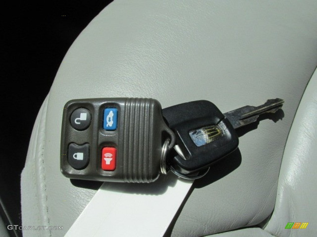 1999 Lincoln Continental Standard Continental Model Keys Photo #82535528