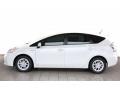 Blizzard White Pearl - Prius v Two Hybrid Photo No. 2