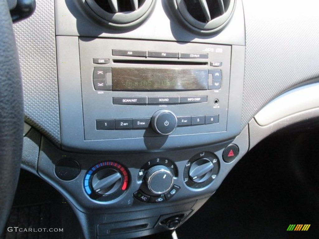 2007 Chevrolet Aveo LS Sedan Controls Photo #82540115