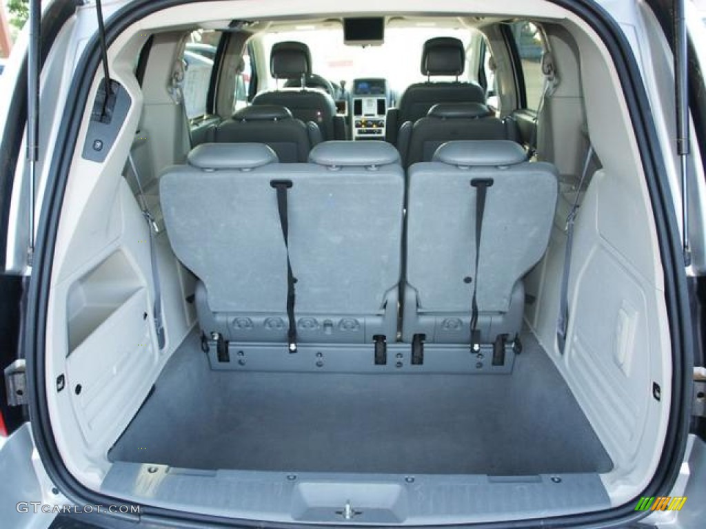 2010 Chrysler Town & Country Touring Trunk Photos