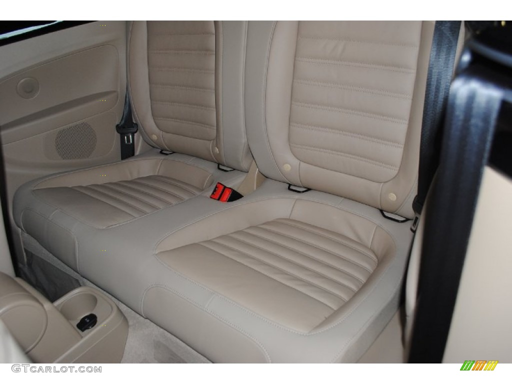 2013 Volkswagen Beetle Turbo Convertible Rear Seat Photo #82555772