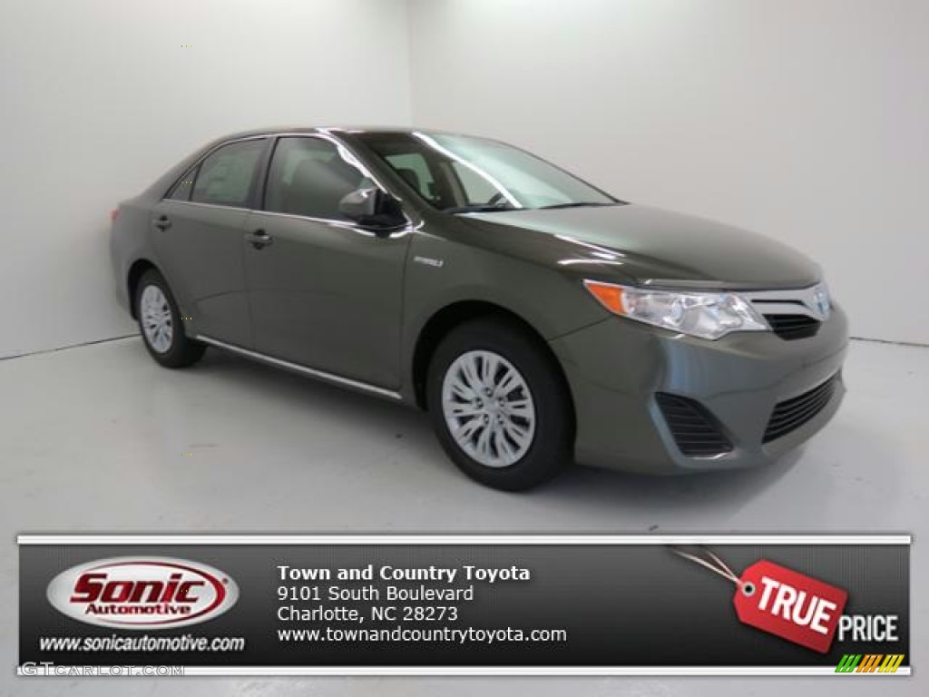 2013 Camry Hybrid LE - Cypress Green Metallic / Ivory photo #1