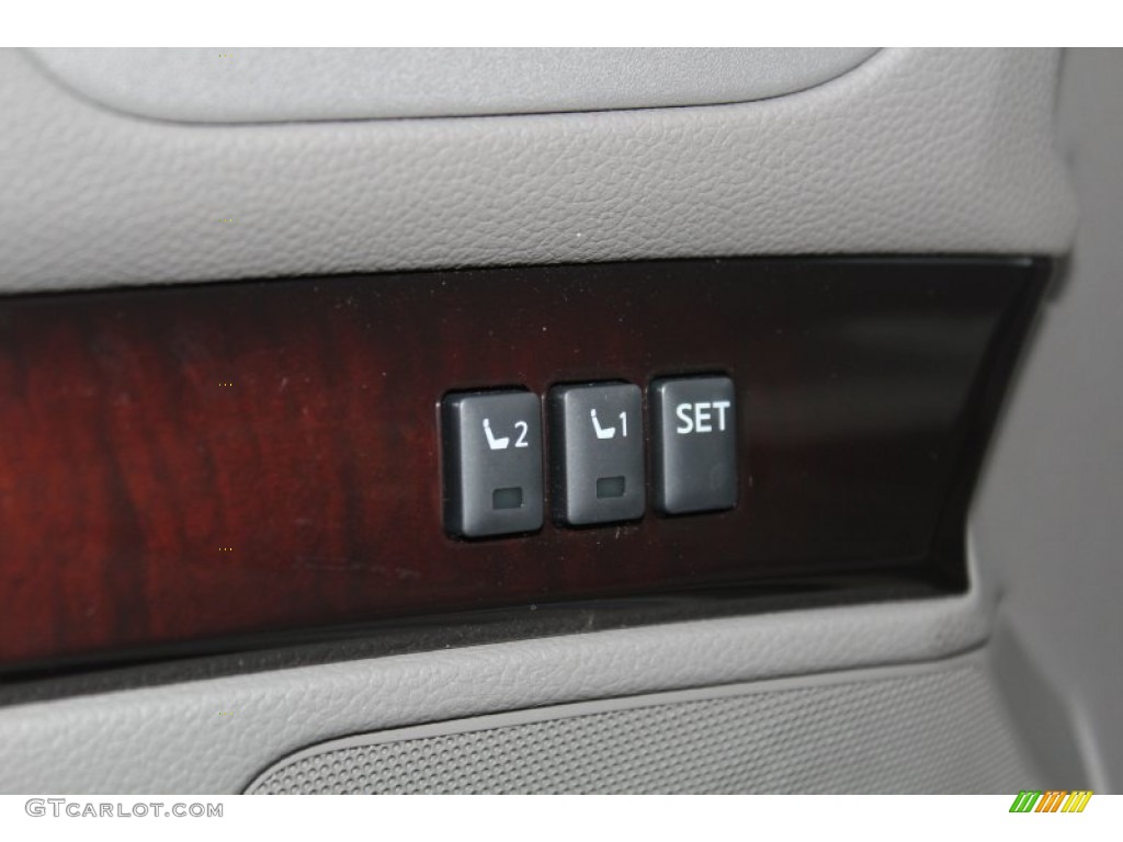 2013 Infiniti G 37 Convertible Controls Photo #82560706