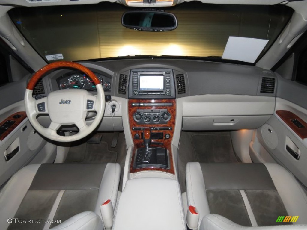 2007 Jeep Grand Cherokee Overland Dark Khaki/Light Graystone Dashboard Photo #82562969