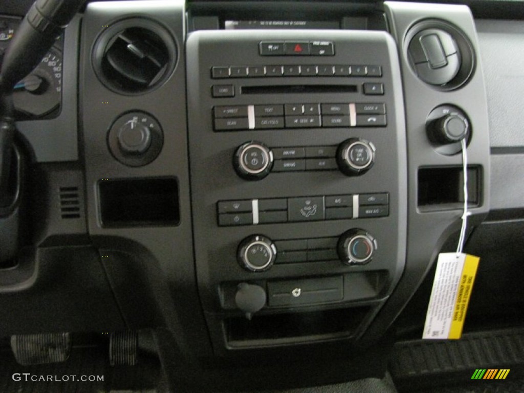2013 Ford F150 XL Regular Cab 4x4 Controls Photo #82567474