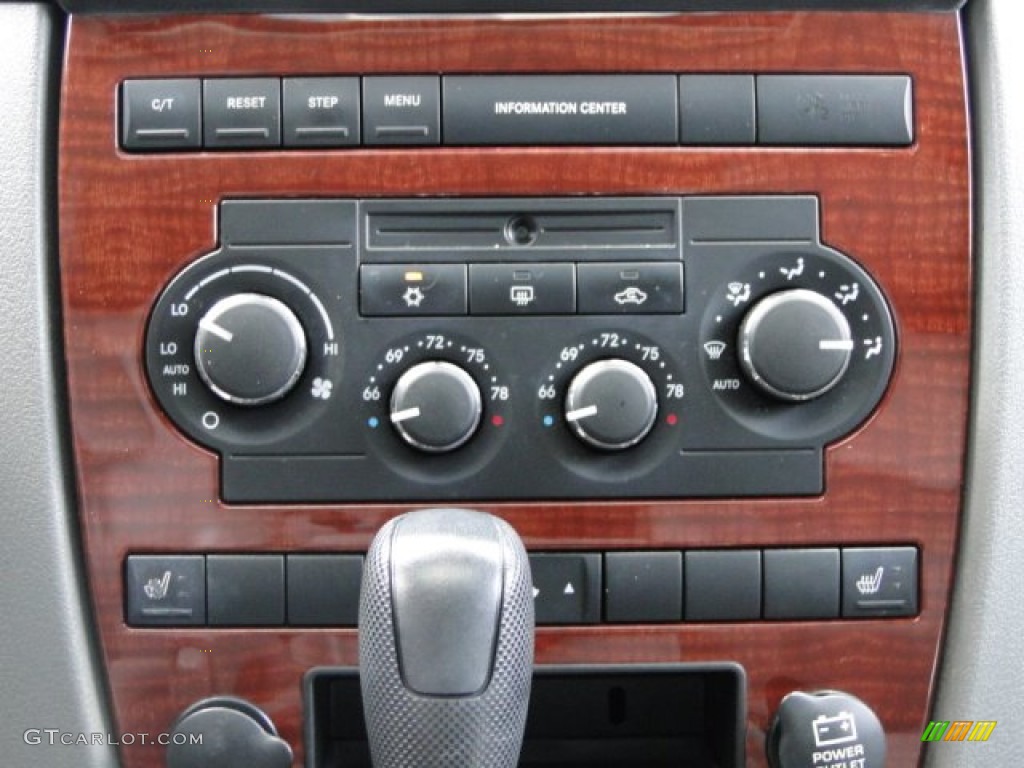 2005 Jeep Grand Cherokee Limited Controls Photo #82568526