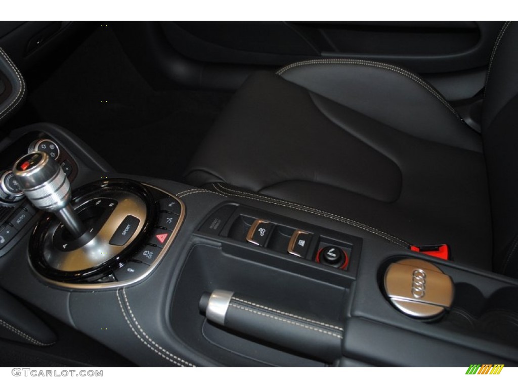2014 Audi R8 Spyder V8 Controls Photo #82568679
