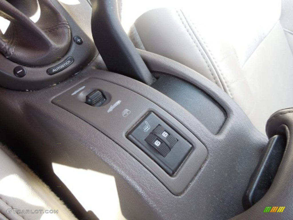 2004 Chrysler Sebring Limited Convertible Controls Photo #82569227