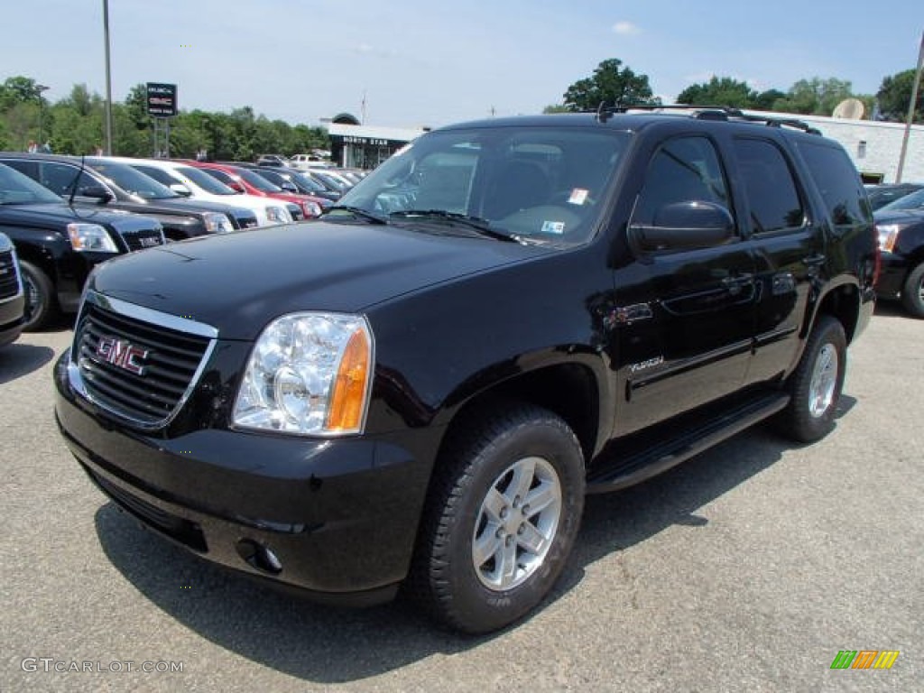 2013 GMC Yukon SLE 4x4 Exterior Photos