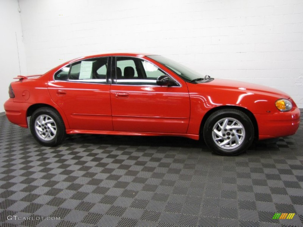 2004 Grand Am SE Sedan - Victory Red / Dark Pewter photo #3