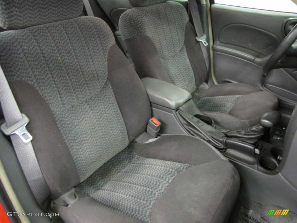 2004 Grand Am SE Sedan - Victory Red / Dark Pewter photo #9