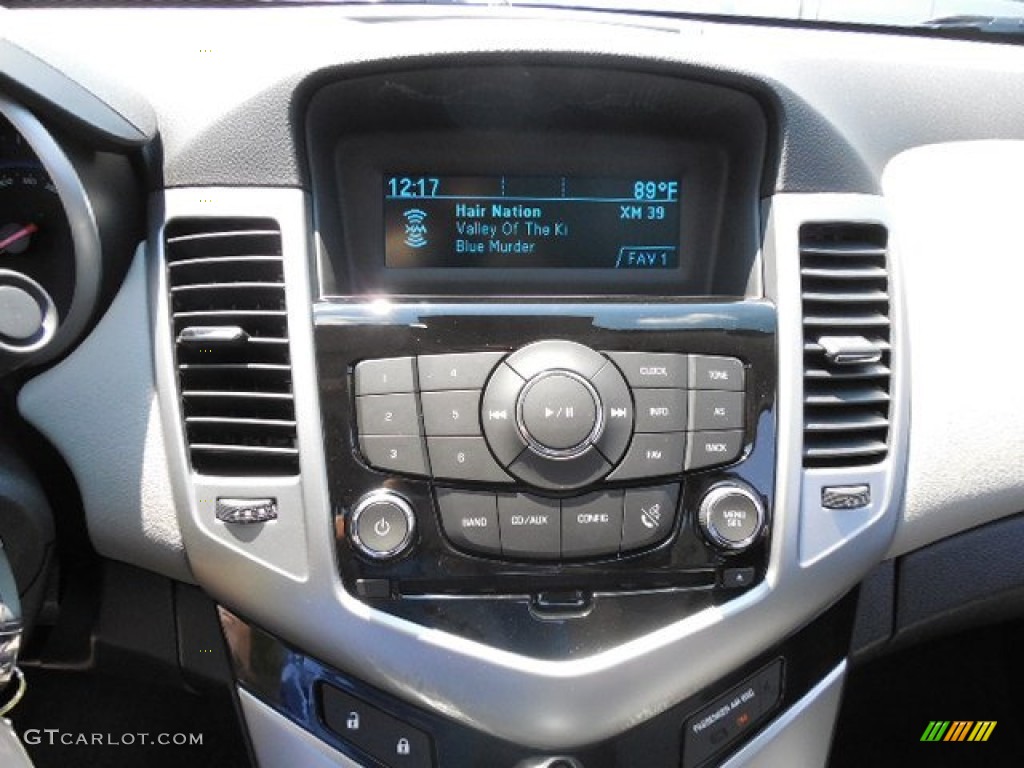 2014 Chevrolet Cruze LS Controls Photo #82572057