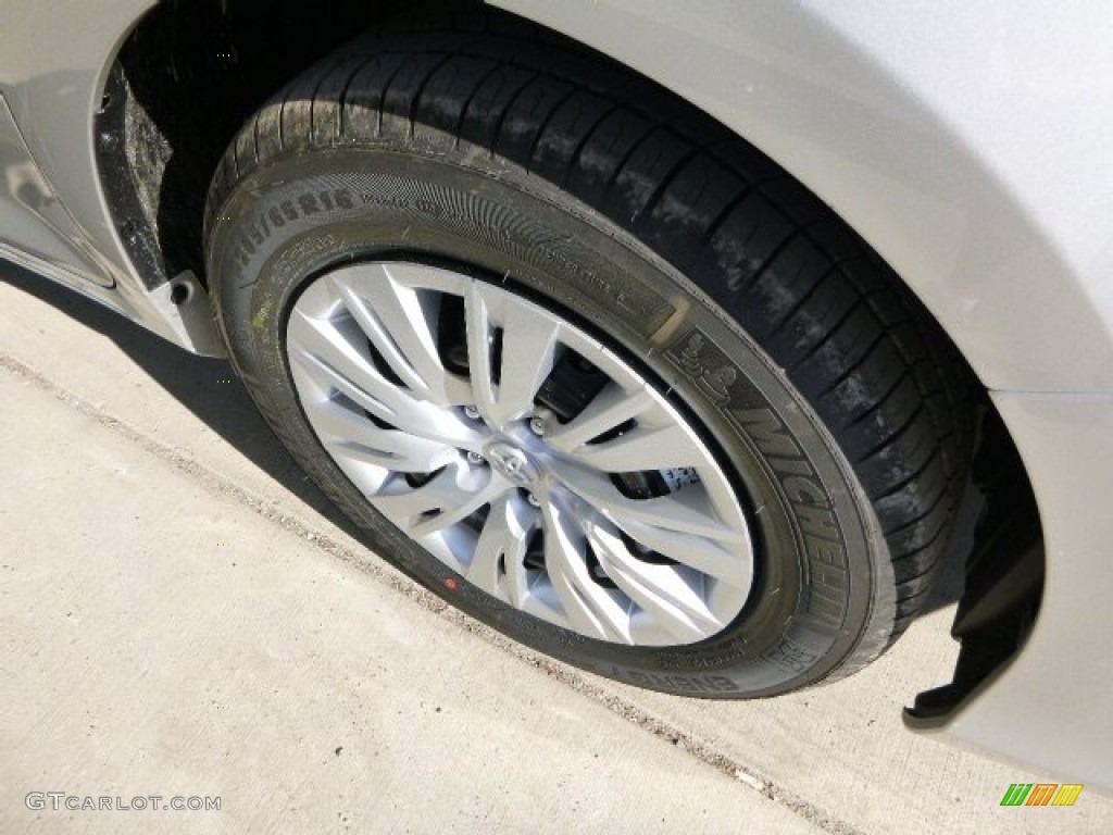 2013 Camry LE - Classic Silver Metallic / Ash photo #8