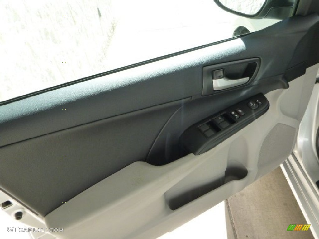 2013 Camry LE - Classic Silver Metallic / Ash photo #15