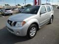 Silver Lightning - Pathfinder SE 4x4 Photo No. 3
