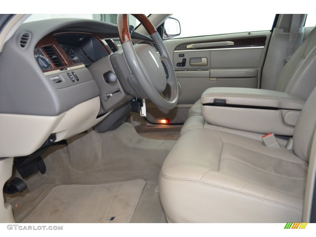 2006 Town Car Signature Limited - Dark Cherry Metallic / Light Camel photo #9