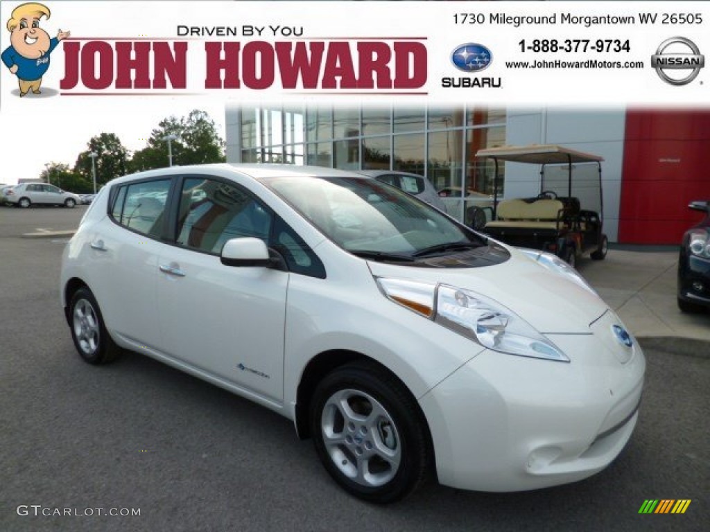 Glacier White Nissan LEAF