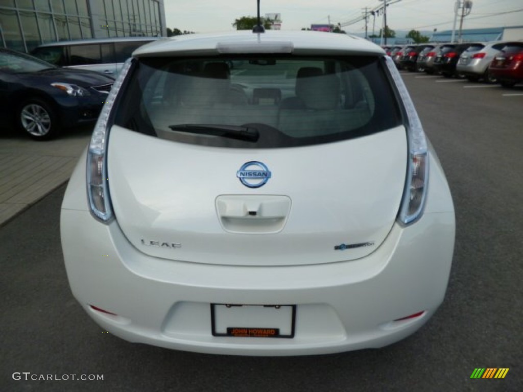 2013 LEAF SV - Glacier White / Light Gray photo #6