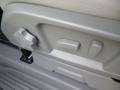 Glacier White - NV 2500 HD SV Photo No. 17