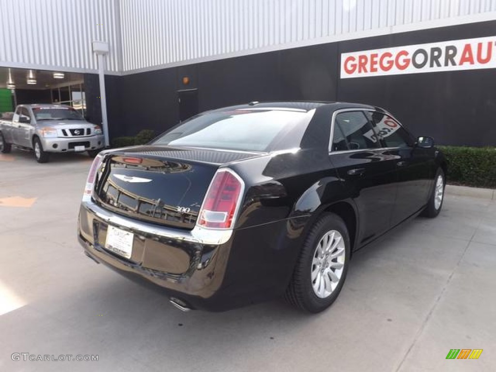 2013 300  - Gloss Black / Black photo #3