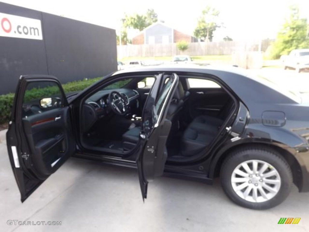 2013 300  - Gloss Black / Black photo #10