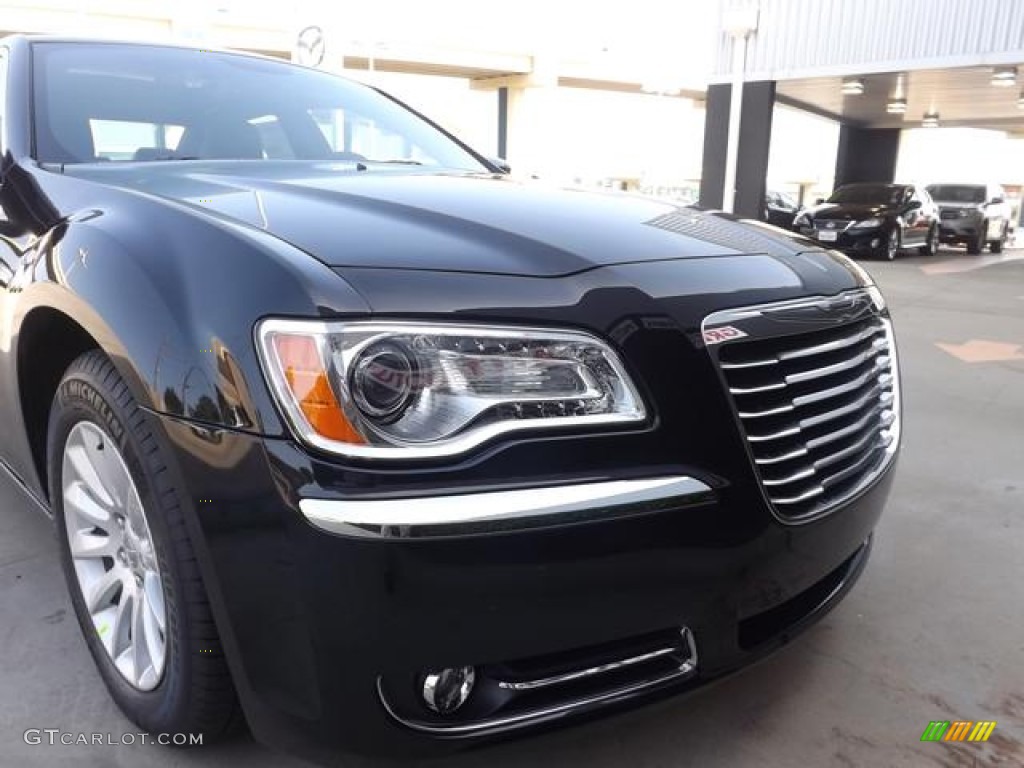 2013 300  - Gloss Black / Black photo #13