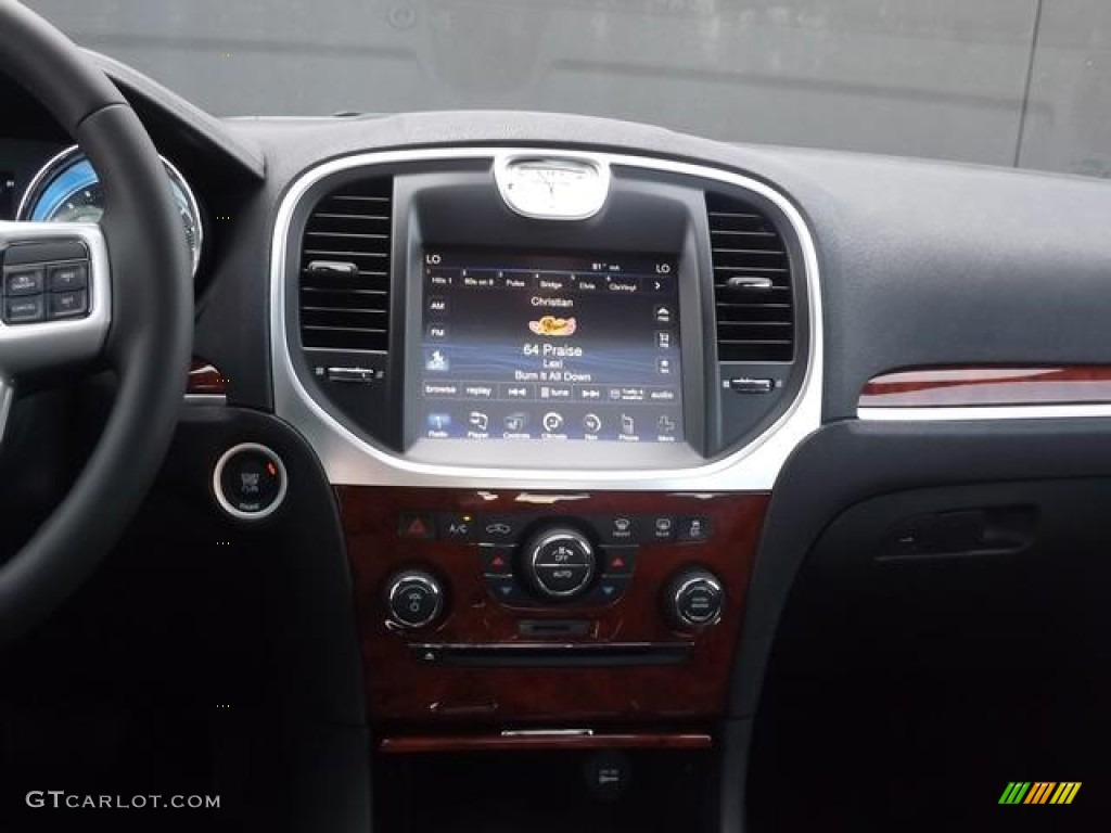 2013 300  - Gloss Black / Black photo #16