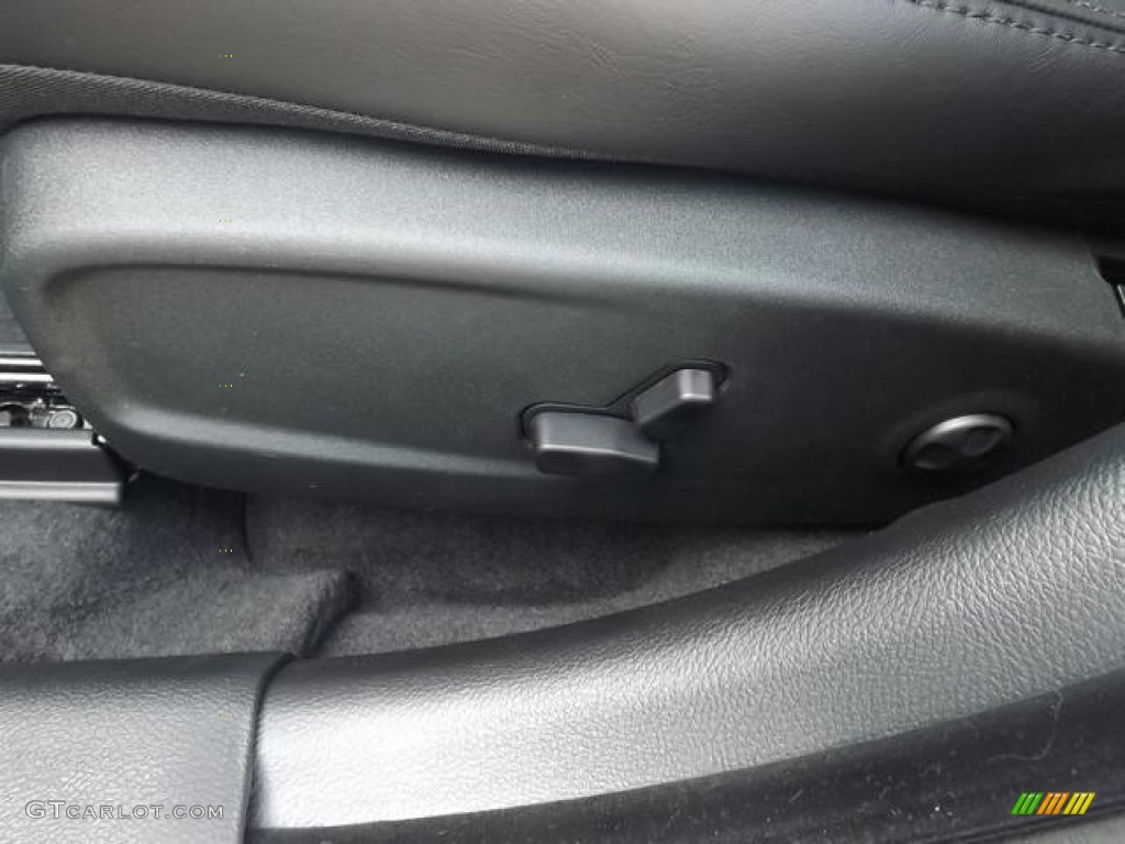 2013 300  - Gloss Black / Black photo #24