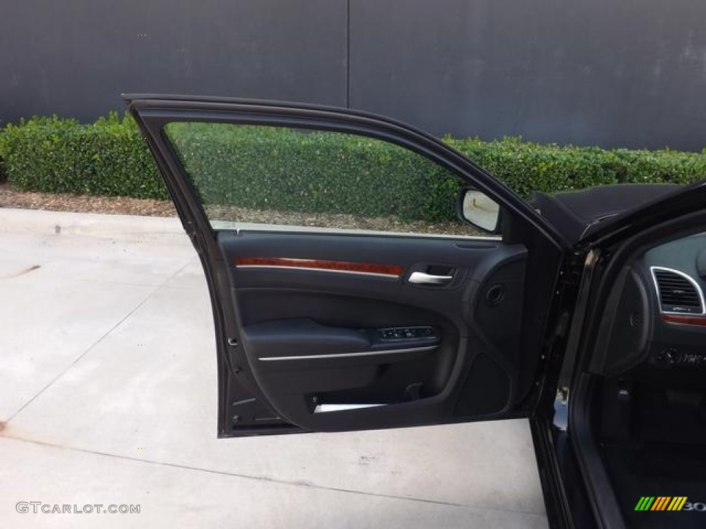 2013 300  - Gloss Black / Black photo #26