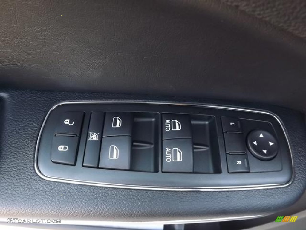 2013 300  - Gloss Black / Black photo #27