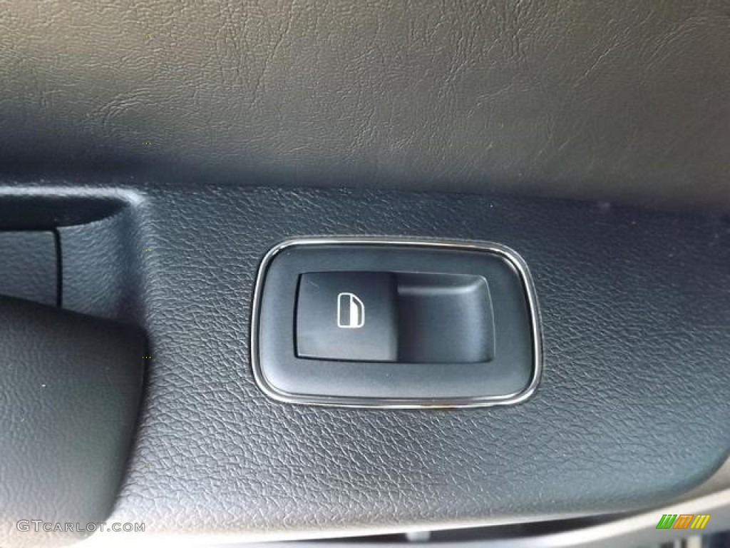 2013 300  - Gloss Black / Black photo #29