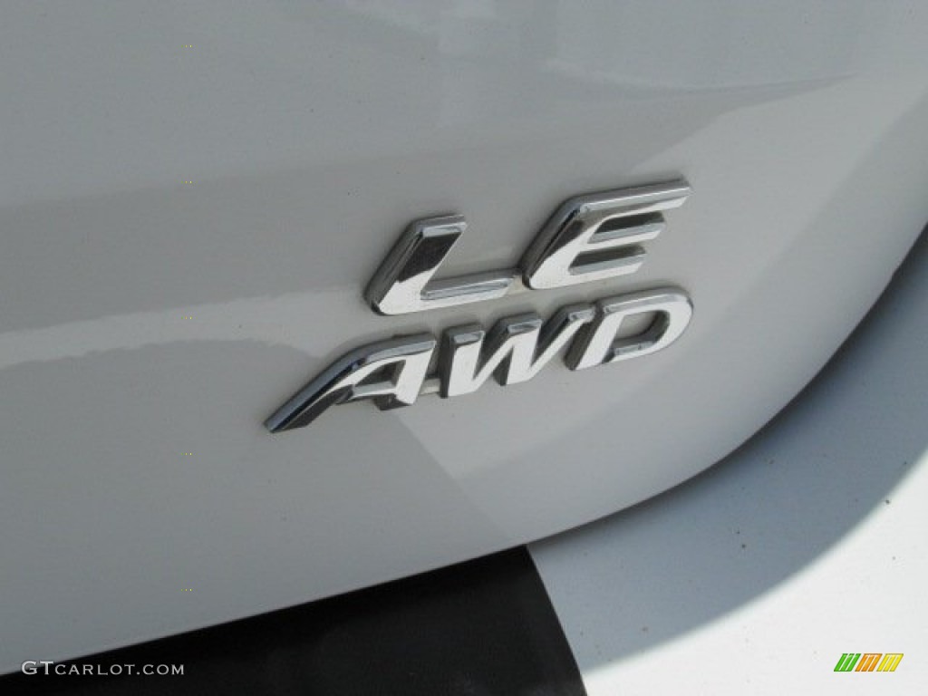 2011 Sienna LE AWD - Super White / Light Gray photo #3