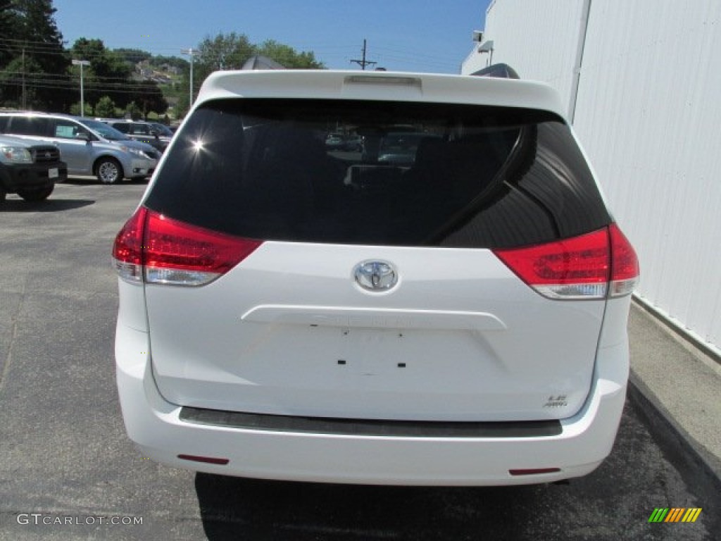 2011 Sienna LE AWD - Super White / Light Gray photo #7