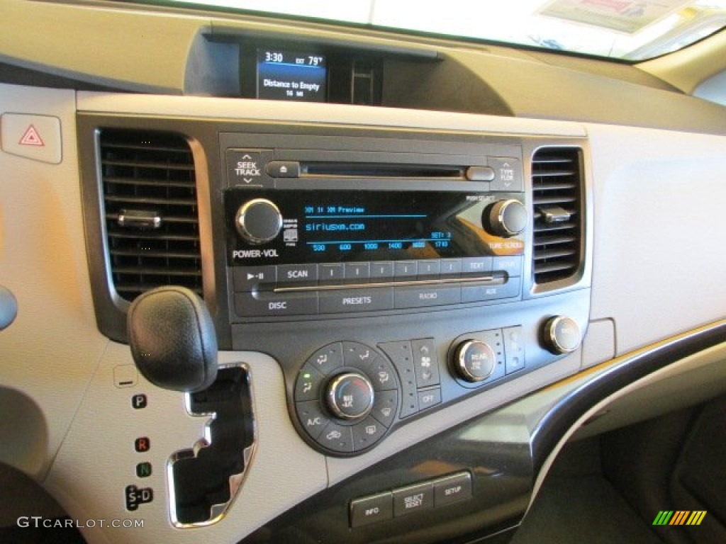 2011 Sienna LE AWD - Super White / Light Gray photo #13