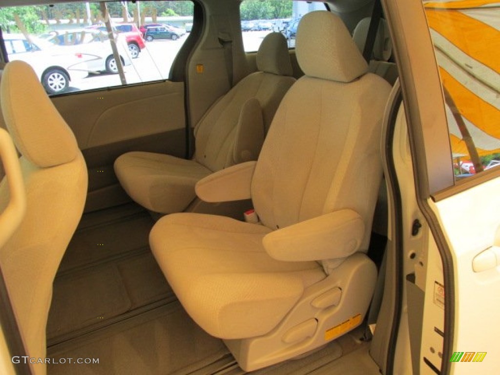 2011 Sienna LE AWD - Super White / Light Gray photo #16