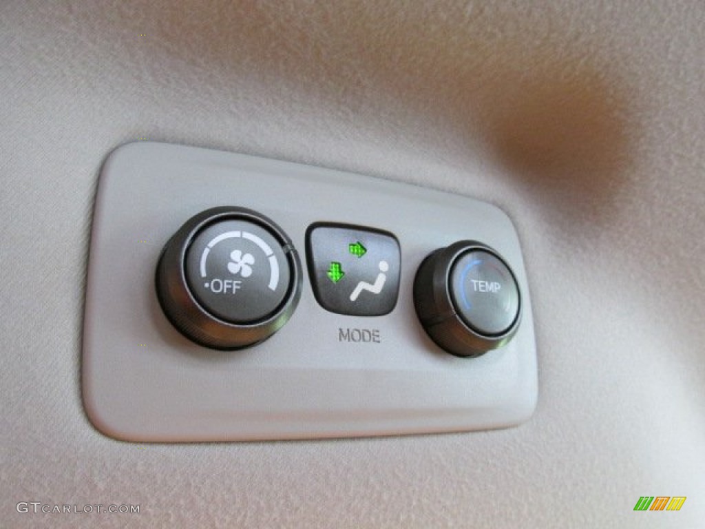 2011 Sienna LE AWD - Super White / Light Gray photo #17