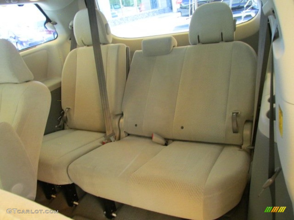 2011 Sienna LE AWD - Super White / Light Gray photo #18