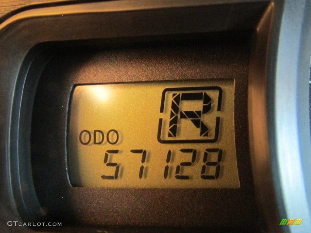 2011 Sienna LE AWD - Super White / Light Gray photo #20
