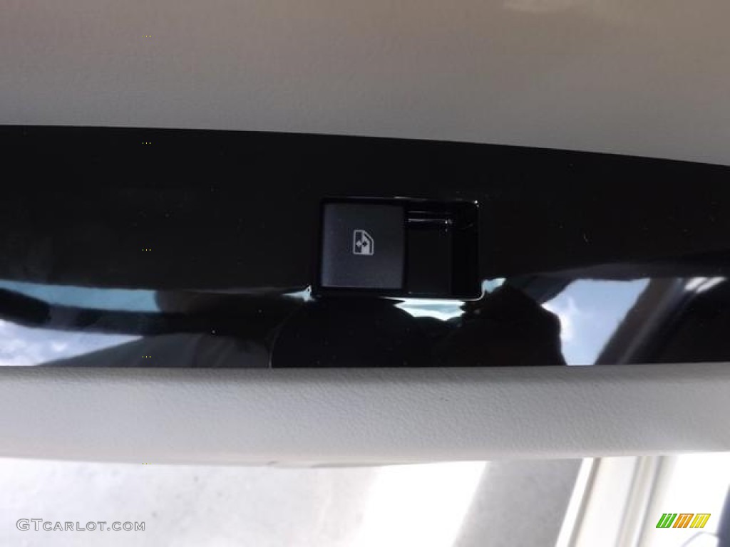 2013 Silver Coast Metallic Cadillac Xts Fwd 82554129