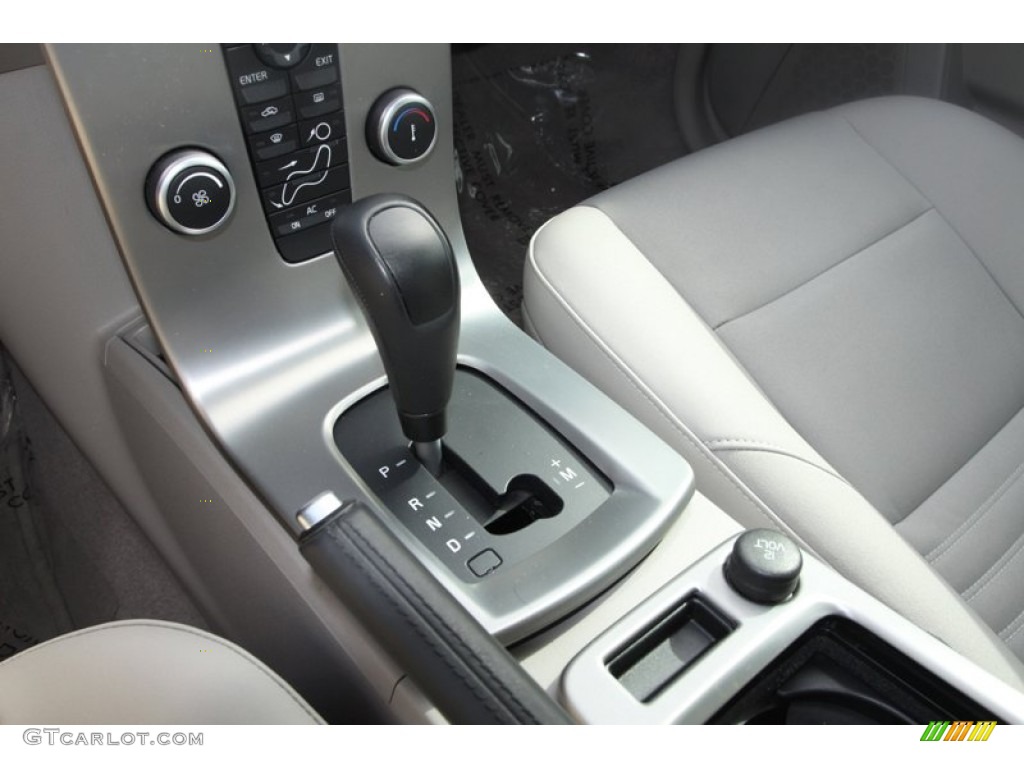 2008 Volvo V50 2.4i Transmission Photos