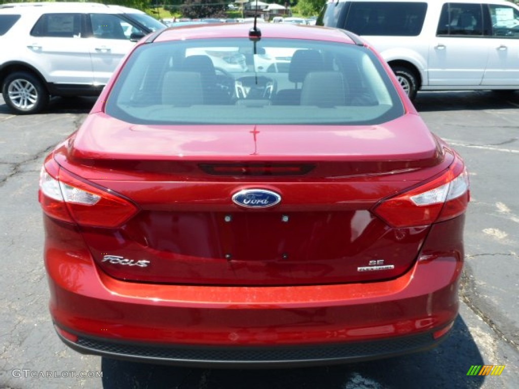 2013 Focus SE Sedan - Ruby Red / Medium Light Stone photo #3