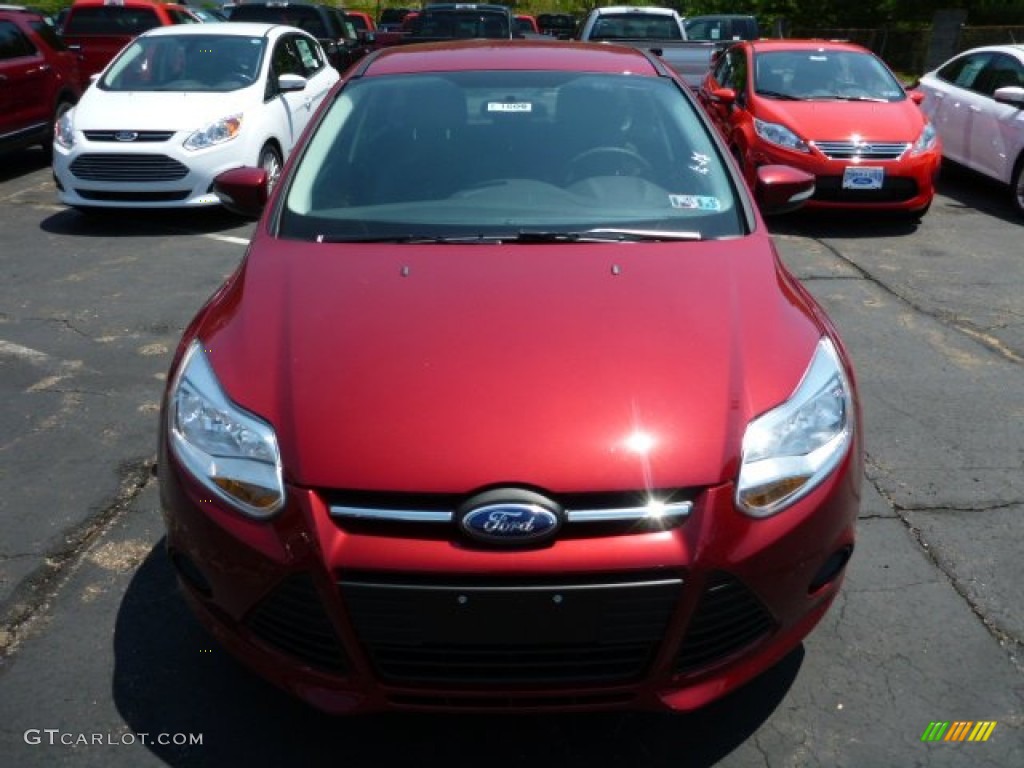 2013 Focus SE Sedan - Ruby Red / Medium Light Stone photo #6