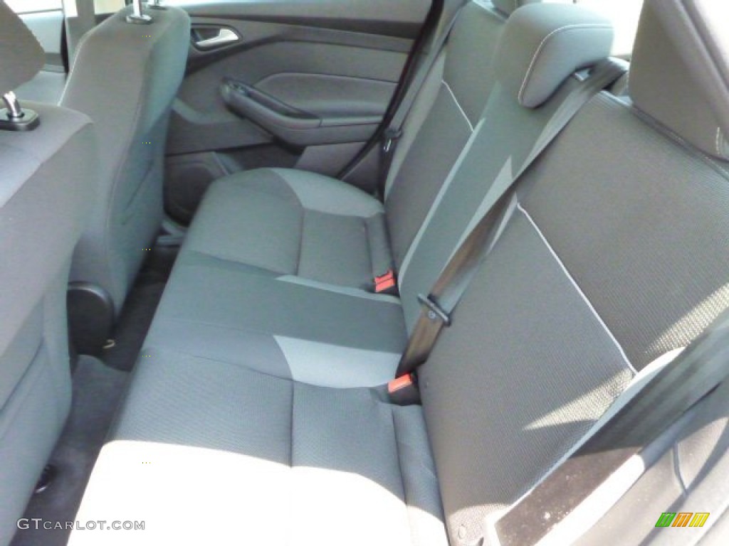 2013 Focus SE Sedan - Ruby Red / Medium Light Stone photo #9